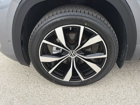 Certified 2024 Volkswagen Atlas SEL Premium R-Line AWD/4WD image 36