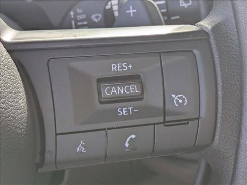 Used 2025 Nissan Pathfinder S image 14