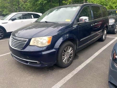 Used 2015 Chrysler Town & Country Touring-L w/ Driver Convenience Group FWD image 3