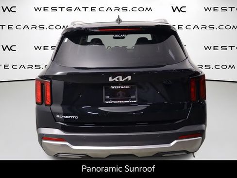 Certified 2025 Kia Sorento S w/ Panoramic Sunroof Package FWD image 4