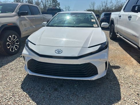 Used 2025 Toyota Camry LE image 2
