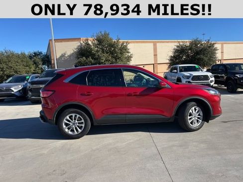 Used 2020 Ford Escape SE image 2