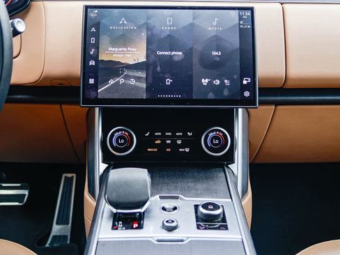 Used 2023 Land Rover Range Rover SE image 13