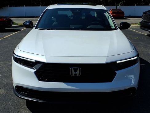 Used 2025 Honda Accord SE image 2