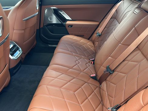 New 2024 BMW i7 xDrive60 w/ Executive Package image 14