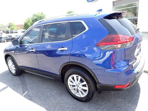 Used 2019 Nissan Rogue SV AWD/4WD image 3