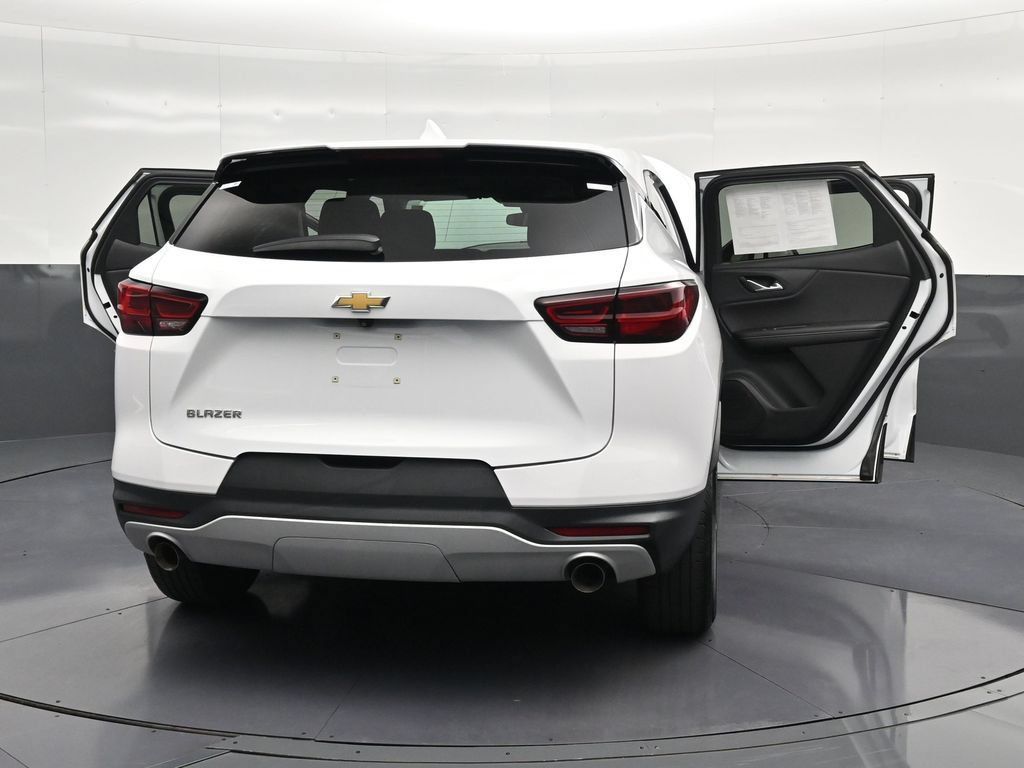 Used 2023 Chevrolet Blazer LT FWD image 38