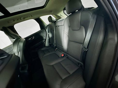 Used 2025 Volvo XC60 B5 Plus image 27
