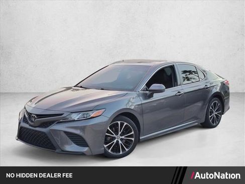 Used 2019 Toyota Camry SE w/ Carpet Mat Package FWD image 1