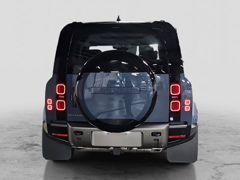 Used 2025 Land Rover Defender 90 X-Dynamic SE image 6