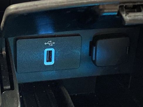 Used 2018 Ford Explorer XLT w/ Equipment Group 202A image 23