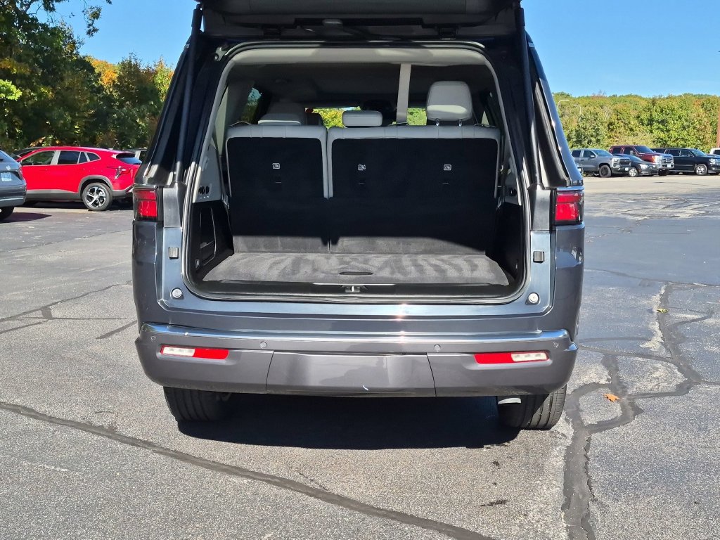 Used 2022 Jeep Wagoneer Series III w/ Premium Group I AWD/4WD image 34