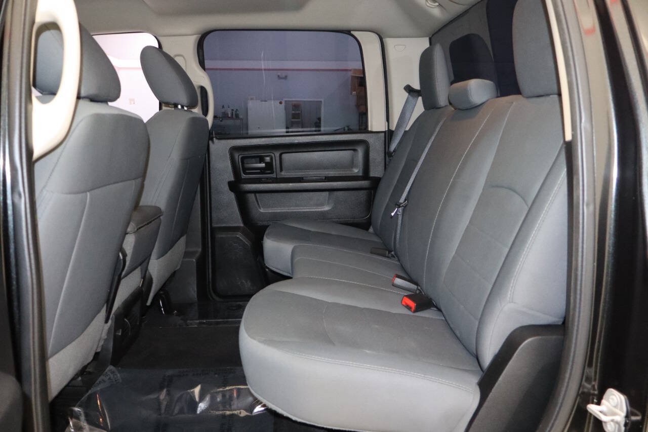 Used 2017 RAM 1500 Express w/ Black Ram 1500 Express Group AWD/4WD image 9