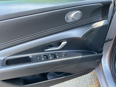 Used 2022 Hyundai Elantra Limited w/ Cargo Package image 14