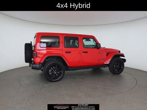 Used 2025 Jeep Wrangler Unlimited Sahara AWD/4WD image 21