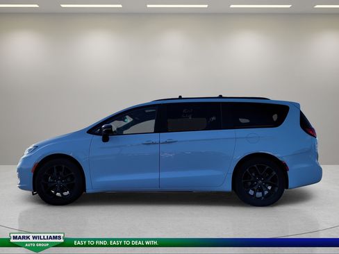 Used 2025 Chrysler Pacifica Limited FWD image 7