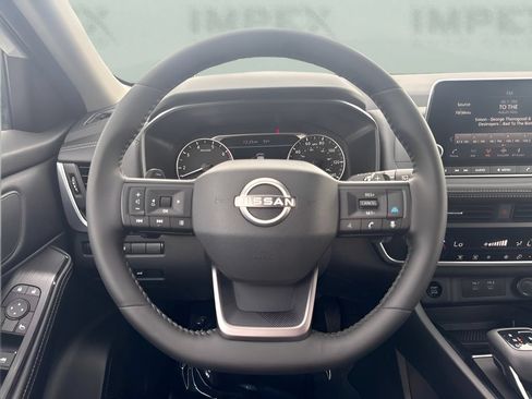 Used 2026 Nissan Rogue SV AWD/4WD image 12