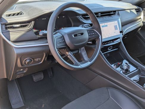 New 2026 Jeep Grand Cherokee 4WD image 10