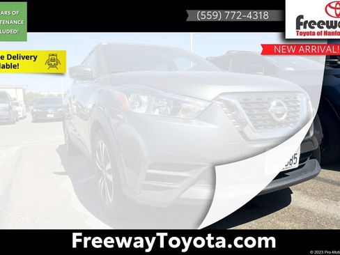 Used 2019 Nissan Kicks SV FWD image 1