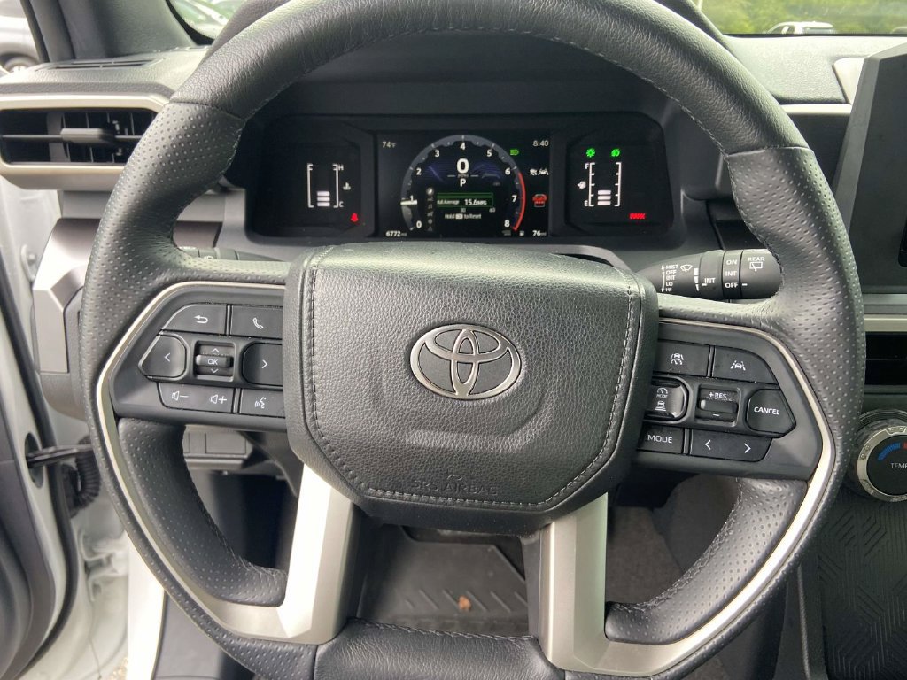 Used 2025 Toyota 4Runner SR5 RWD image 33