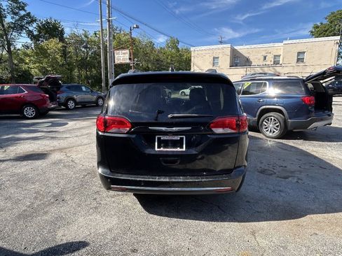 Used 2017 Chrysler Pacifica Touring-L Plus FWD image 11