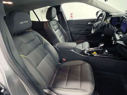 Used 2025 Chevrolet Trax ACTIV FWD image 27