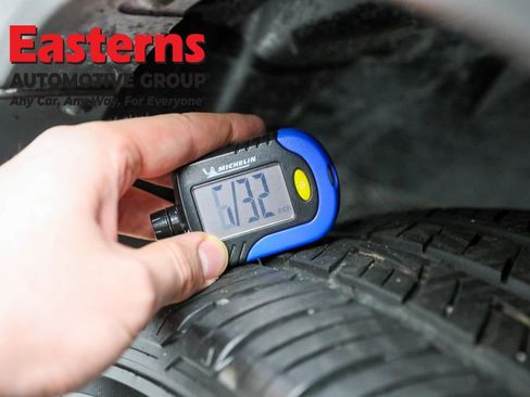 Used 2024 Nissan Pathfinder S image 29