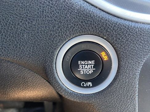 Used 2019 Dodge Charger SXT w/ Leather Interior Group image 15