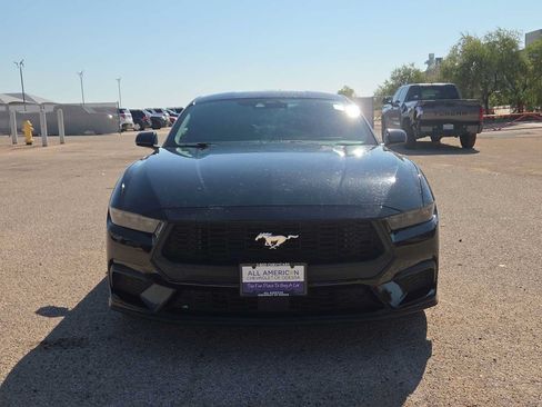 Used 2025 Ford Mustang Coupe RWD image 3