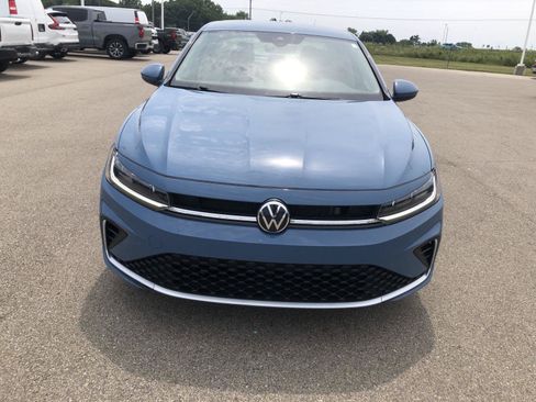 Used 2025 Volkswagen Jetta SE FWD image 10