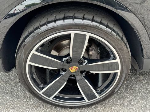 Used 2023 Porsche Cayenne Platinum Edition AWD/4WD image 24