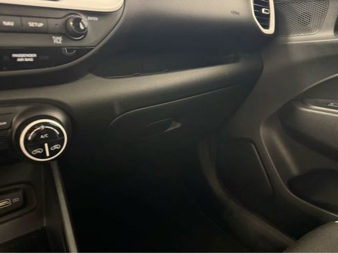 Used 2022 Hyundai Venue Limited FWD image 19