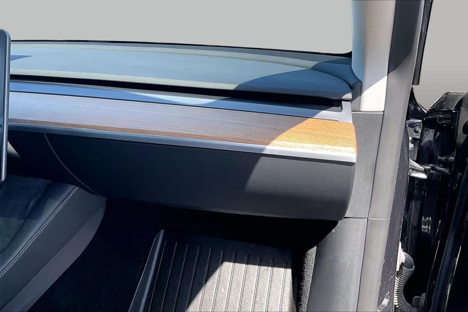 Used 2025 Tesla Model Y Long Range RWD image 16