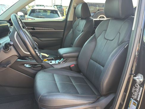 Used 2024 Kia Telluride EX w/ EX Captain's Chair Package FWD image 12