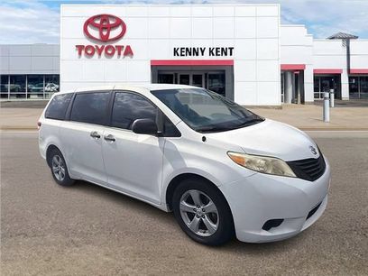 Used 2011 Toyota Sienna w/ Towing Pkg