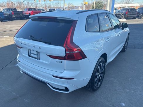 Used 2025 Volvo XC60 B5 Plus image 5