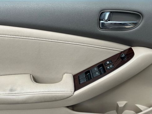 Used 2011 Nissan Altima 2.5 SL w/ Technology Pkg FWD image 14