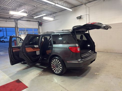 Used 2018 Lincoln Navigator Reserve w/ Technology Package AWD/4WD image 11