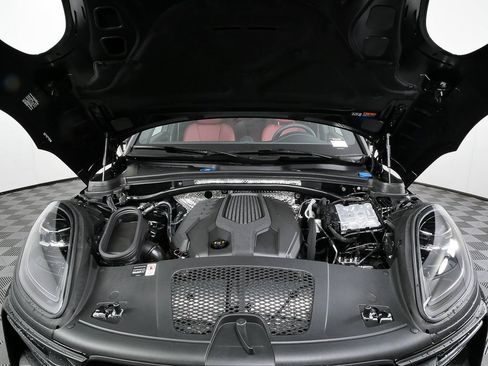 New 2026 Porsche Macan Turbo image 34