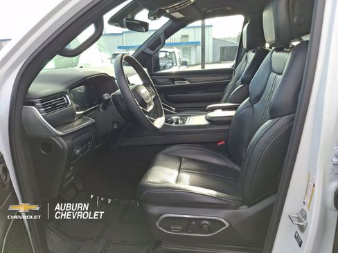 Used 2023 Jeep Wagoneer L Series II AWD/4WD image 20