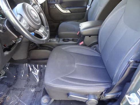 Used 2015 Jeep Wrangler Unlimited Sahara AWD/4WD image 6
