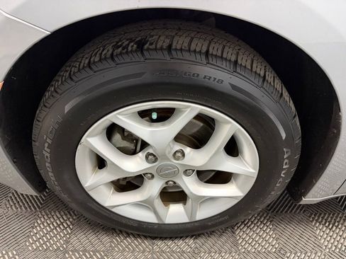 Used 2017 Chrysler Pacifica Touring-L w/ Tire & Wheel Group FWD image 21