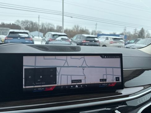 Used 2024 BMW X7 xDrive40i w/ Climate Comfort Package image 15