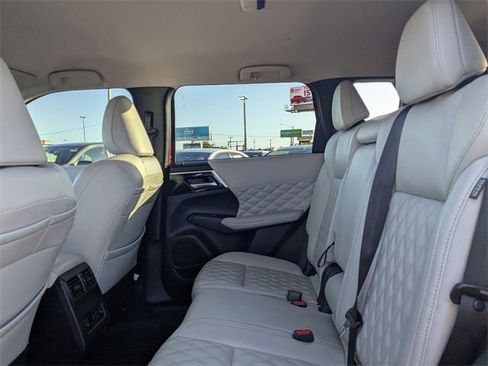 Used 2022 Mitsubishi Outlander SEL image 11