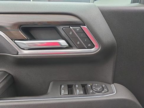 Used 2025 GMC Sierra 1500 SLT image 25