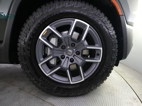 Used 2025 Rivian R1S Adventure image 20