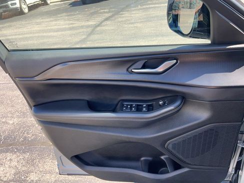 Used 2023 Jeep Grand Cherokee Altitude image 14