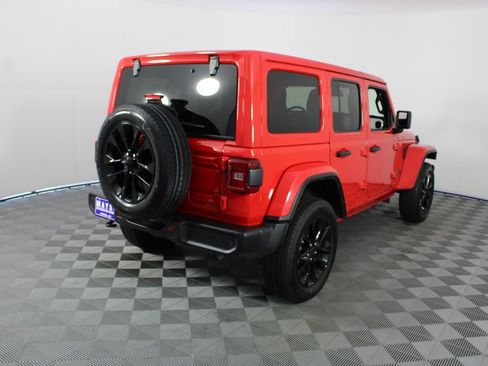 Used 2025 Jeep Wrangler Unlimited Sahara w/ Safety Group AWD/4WD image 23