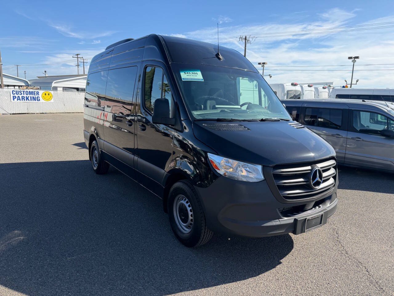 Used 2024 Mercedes-Benz Sprinter 2500 image 2