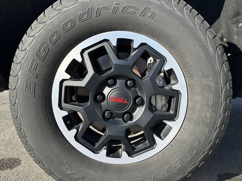 Used 2024 Toyota Tacoma TRD Off-Road image 12